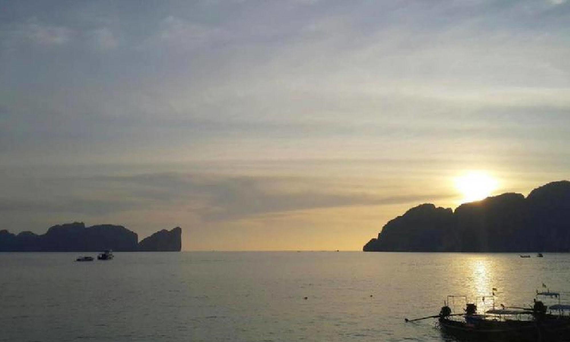 Phi Phi Long Beach Resort & Villa Eksteriør bilde